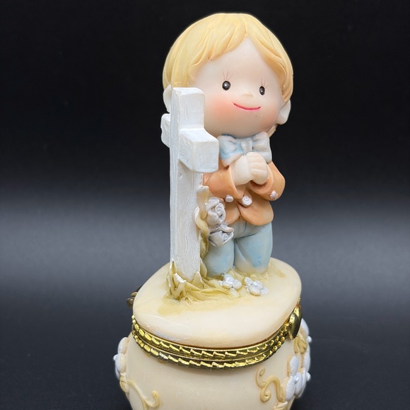 Precious Moments Other - Precious Moments A Time for Prayer Little Boy With Cross Trinket Box